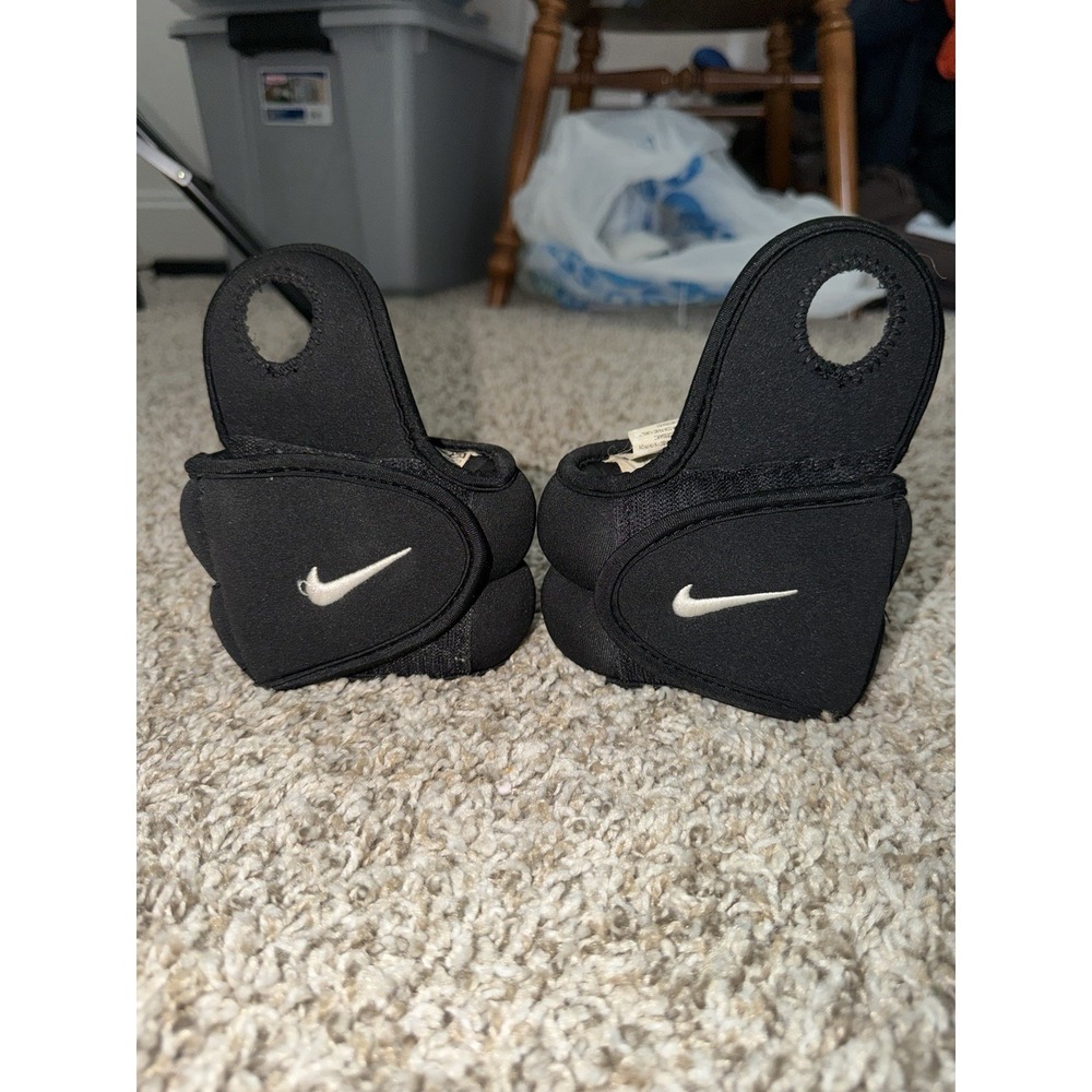 Nike Wrist Weight Pair 2.5lbs Sweat-Wicking Lining & Adjustable Straps Black